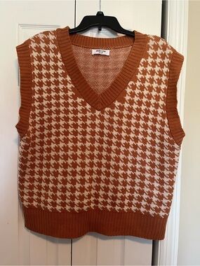 Double Zero Rust & Cream V-Neck Houndstooth Knit Vest